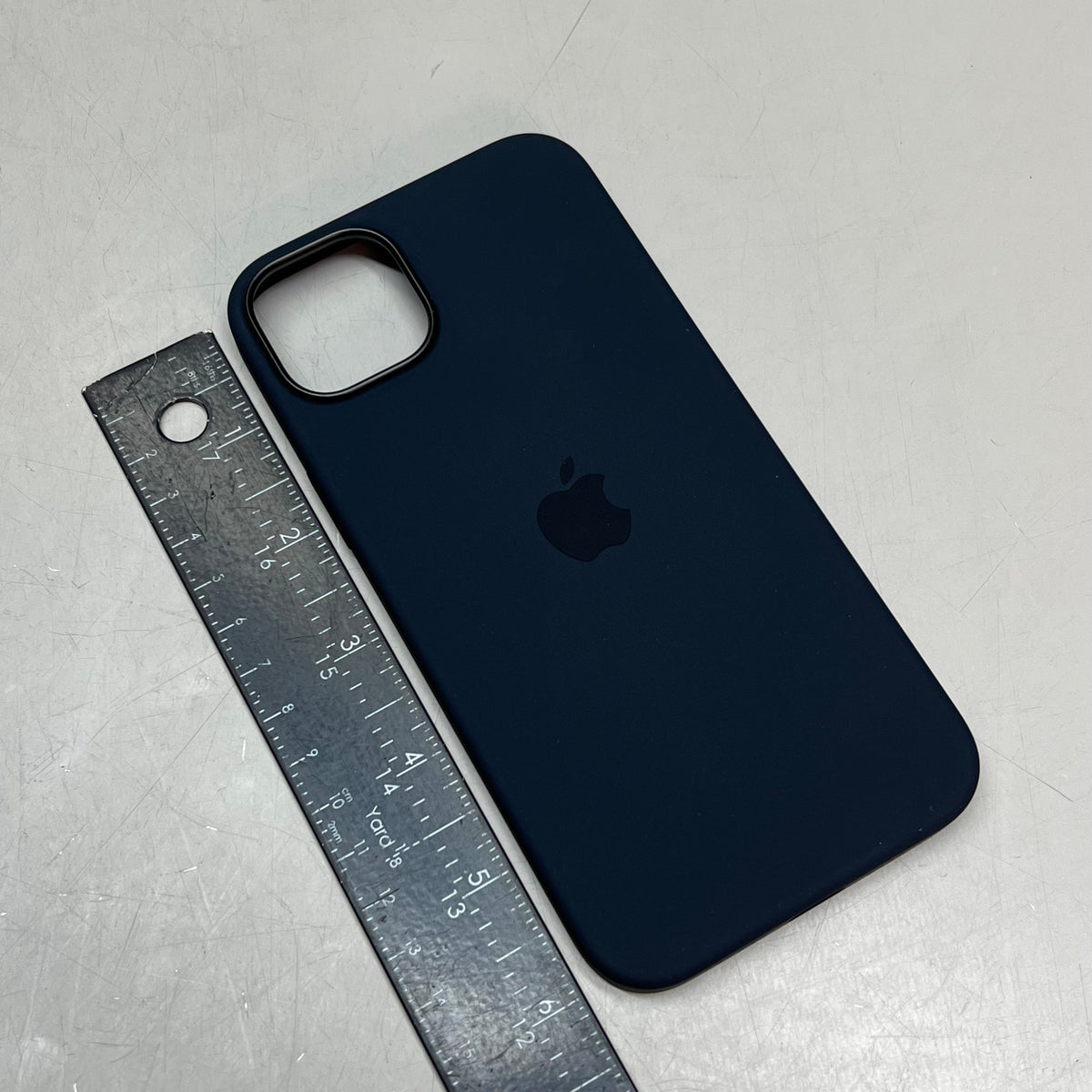 Apple iPhone 14 Plus Silicone MagSafe Case — Midnight (Return)