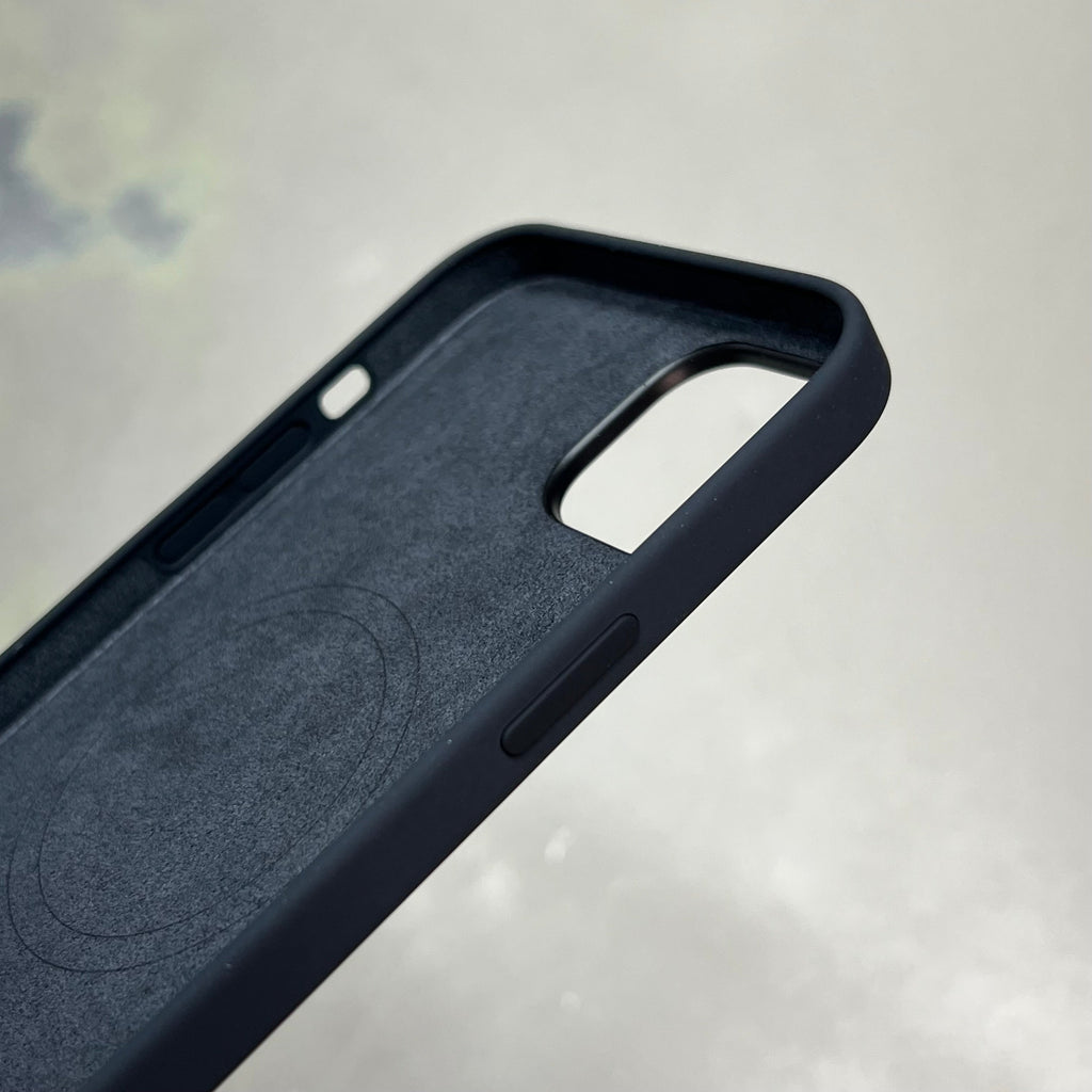 Apple iPhone 14 Plus Silicone MagSafe Case — Midnight (Return)