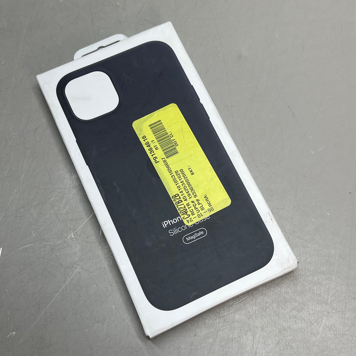 Apple iPhone 14 Plus Silicone MagSafe Case — Midnight (Return)