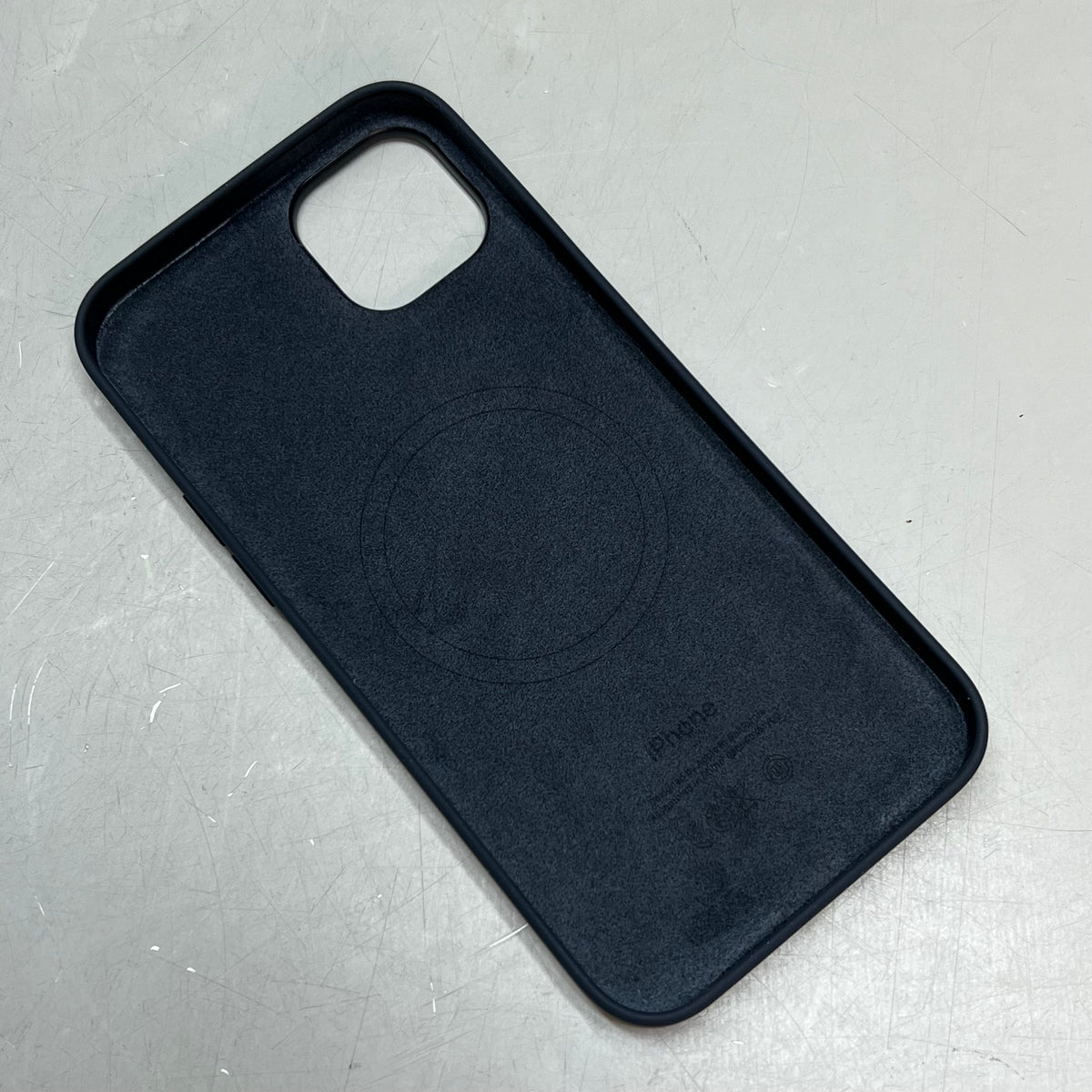 Apple iPhone 14 Plus Silicone MagSafe Case — Midnight (Return)